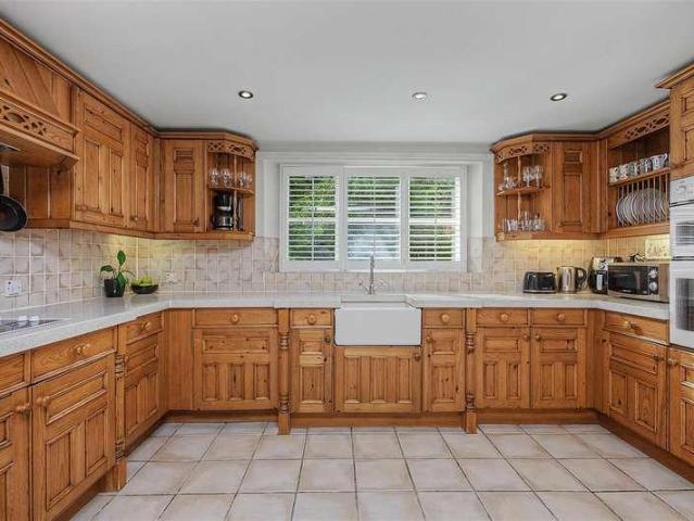 4 bed house for sale
