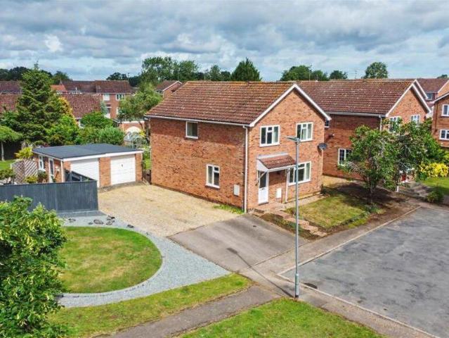 4 bed house for sale