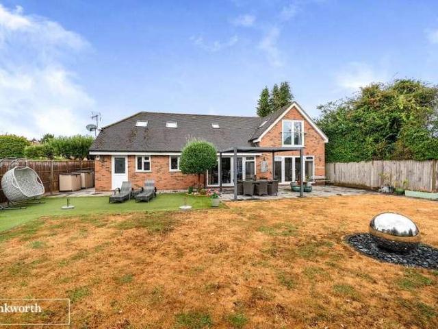 4 bed house for sale