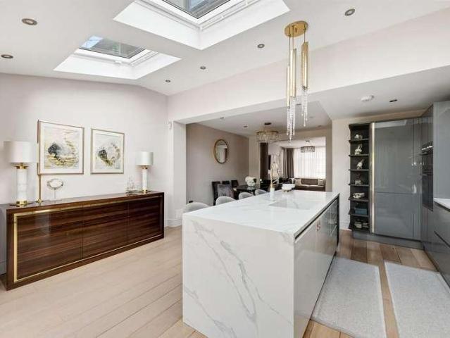4 bed house for sale