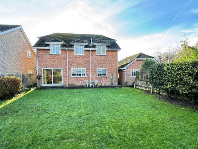 4 bed house for sale