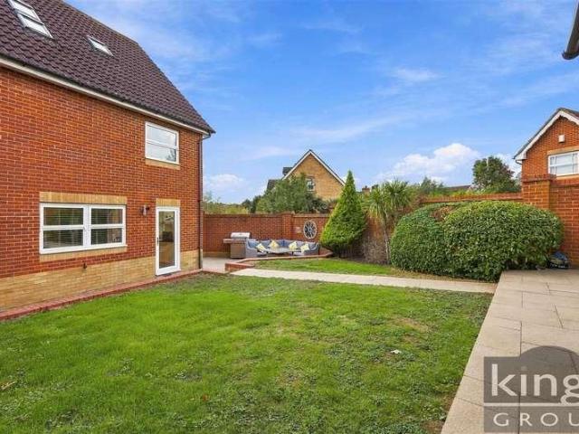 4 bed house for sale