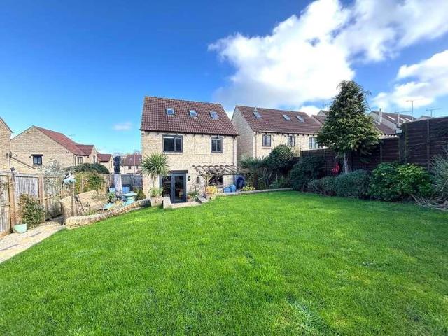 4 bed house for sale