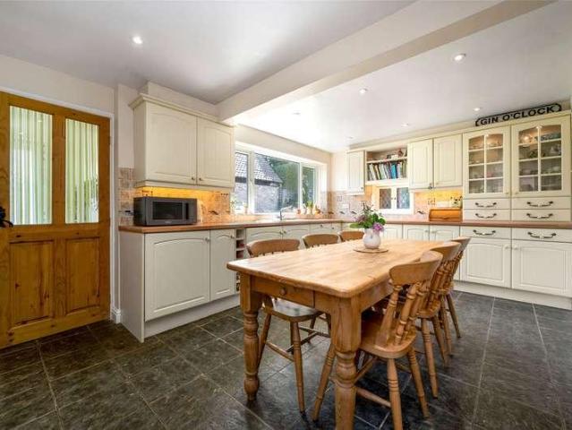 4 bed house for sale