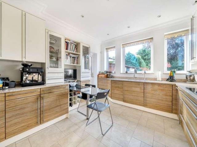 4 bed house for sale