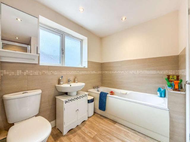 4 bed house for sale