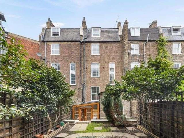 4 bed house for sale