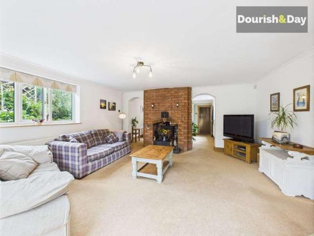 4 bed house for sale