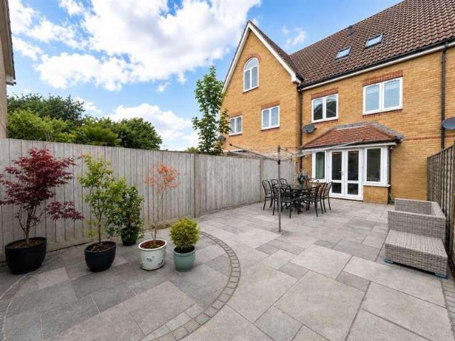 4 bed house for sale