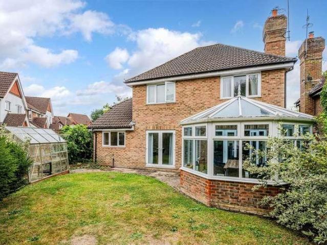 4 bed house for sale