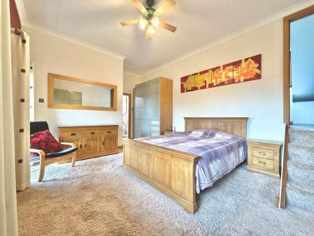 4 bed house for sale