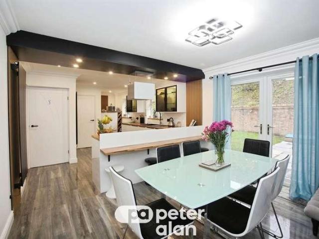 4 bed house for sale