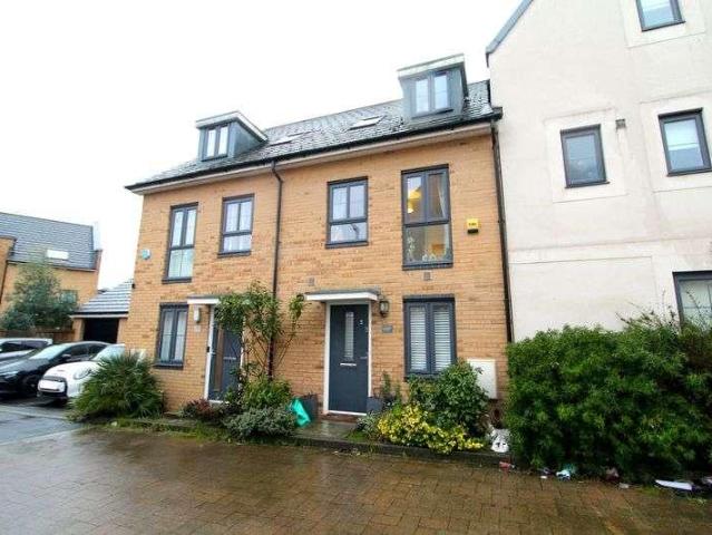 4 bed house for sale