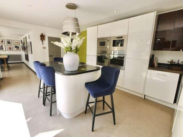 4 bed house for sale