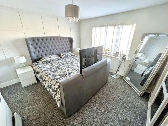 4 bed house for sale