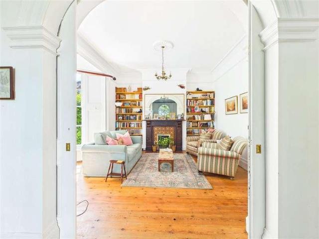 4 bed house for sale