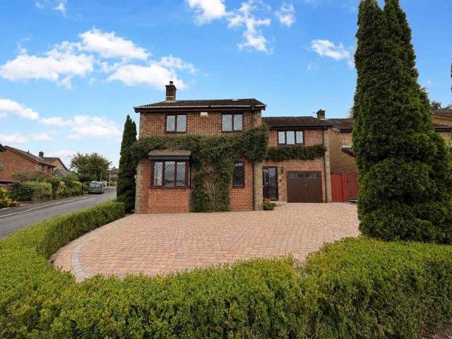 4 bed house for sale