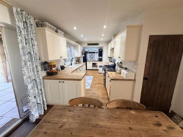 4 bed house for sale