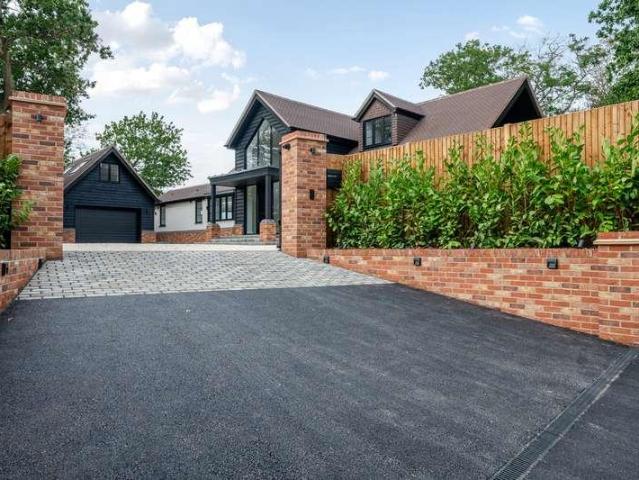 4 bed house for sale
