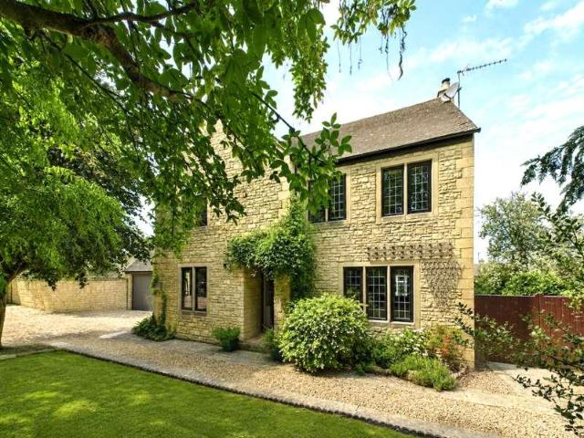 4 bed house for sale