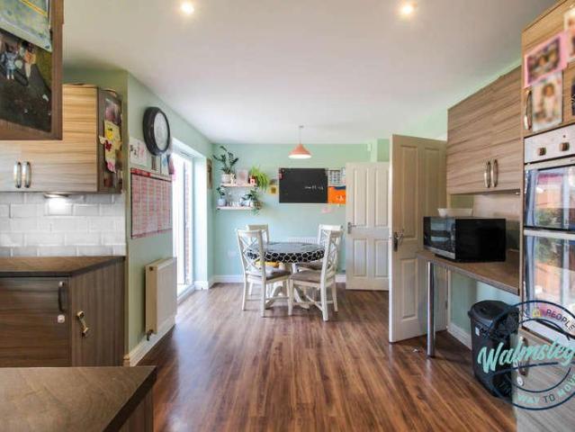 4 bed house for sale