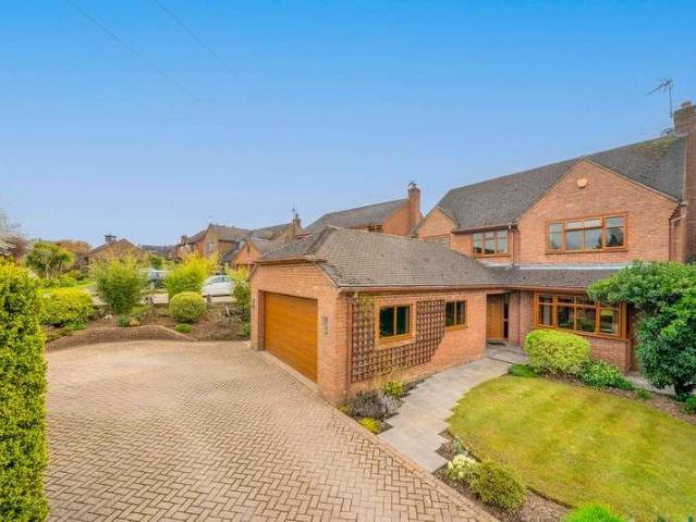4 bed house for sale