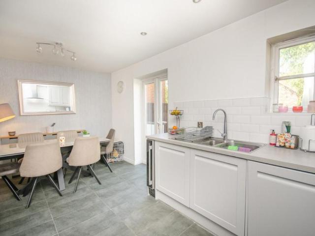 4 bed house for sale