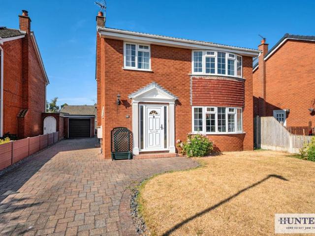 4 bed house for sale