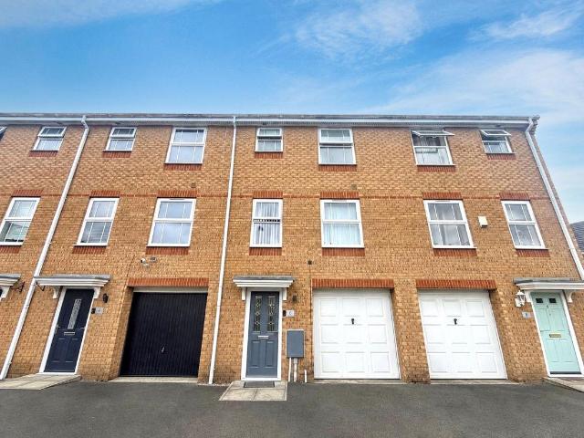 4 bed house for sale