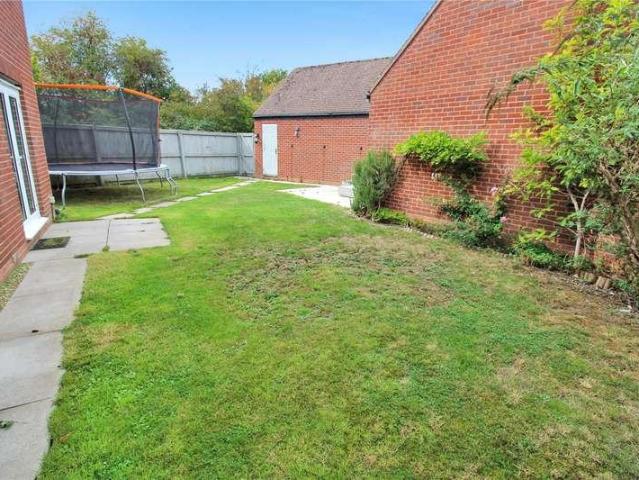 4 bed house for sale