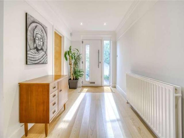 4 bed house for sale