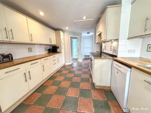 4 bed house for sale