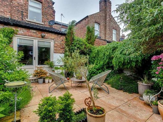 4 bed house for sale