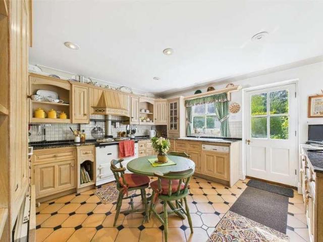 4 bed house for sale