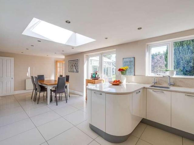 4 bed house for sale