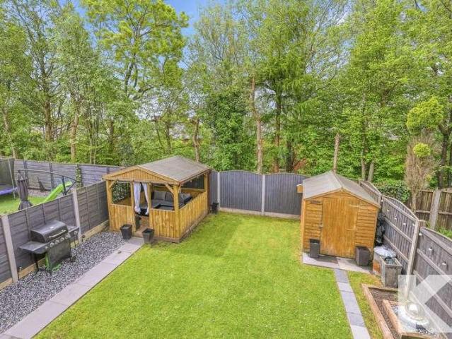 4 bed house for sale