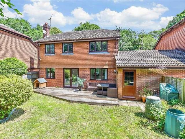4 bed house for sale