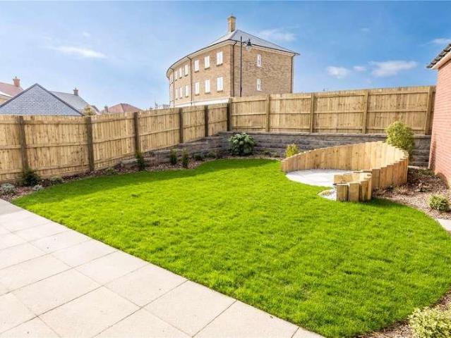 4 bed house for sale