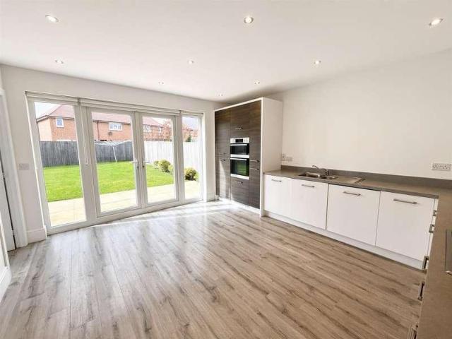 4 bed house for sale