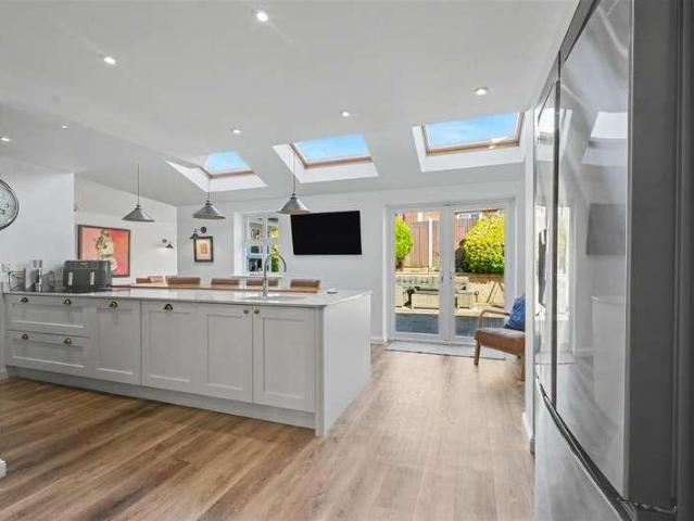 4 bed house for sale