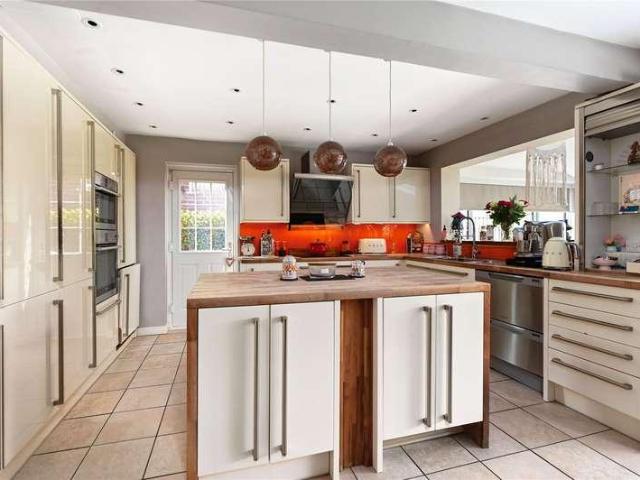 4 bed house for sale