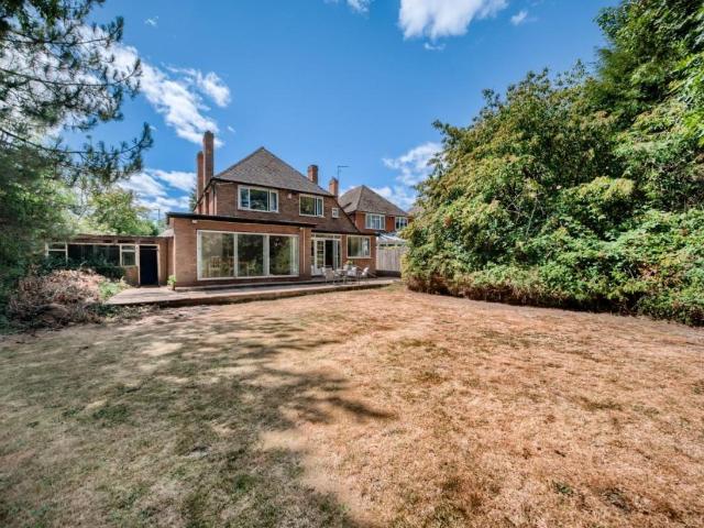 4 bed house for sale