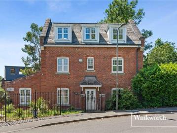 4 bed house for sale