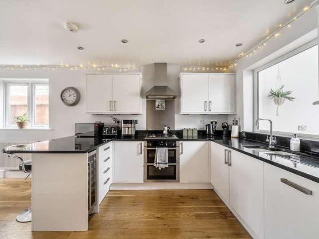 4 bed house for sale