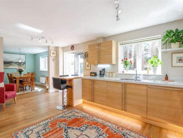 4 bed house for sale