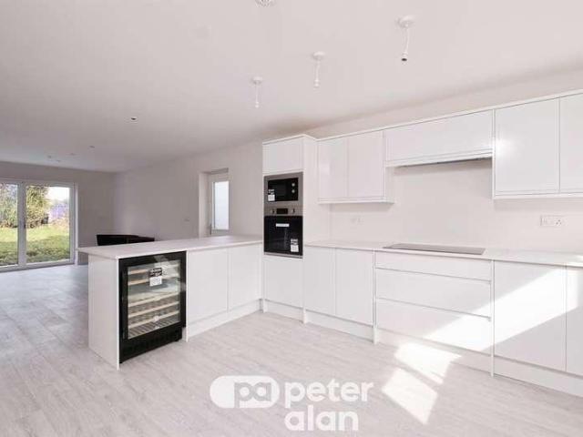 4 bed house for sale