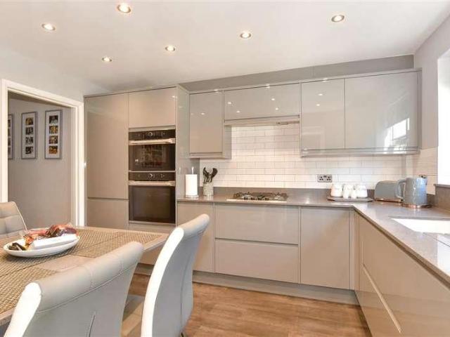 4 bed house for sale