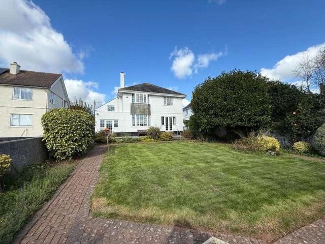 4 bed house for sale