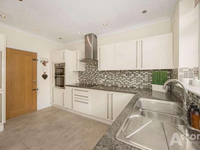 4 bed house for sale