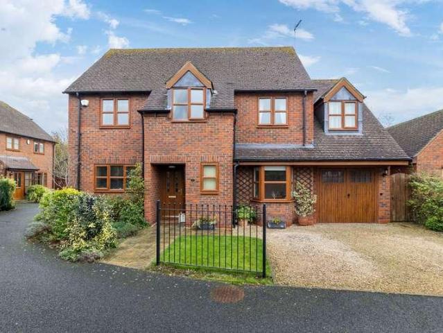 4 bed house for sale